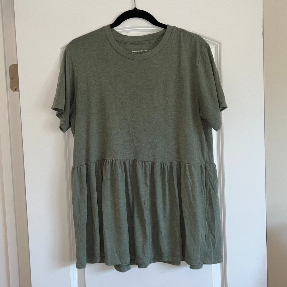 American Eagle green blouse, short sleeved flowy